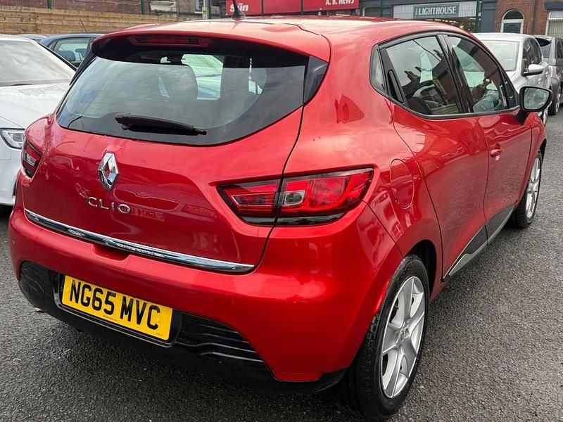 Used Renault Clio IV Dynamique 75 HP (55 kW) 2015 Red Hatchback