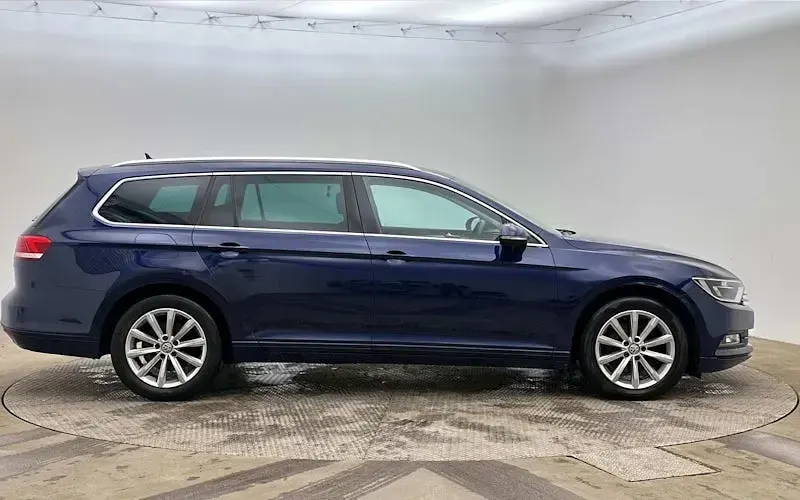 Used VW Passat Business 150 HP (110 kW) 2018 Blue Estate