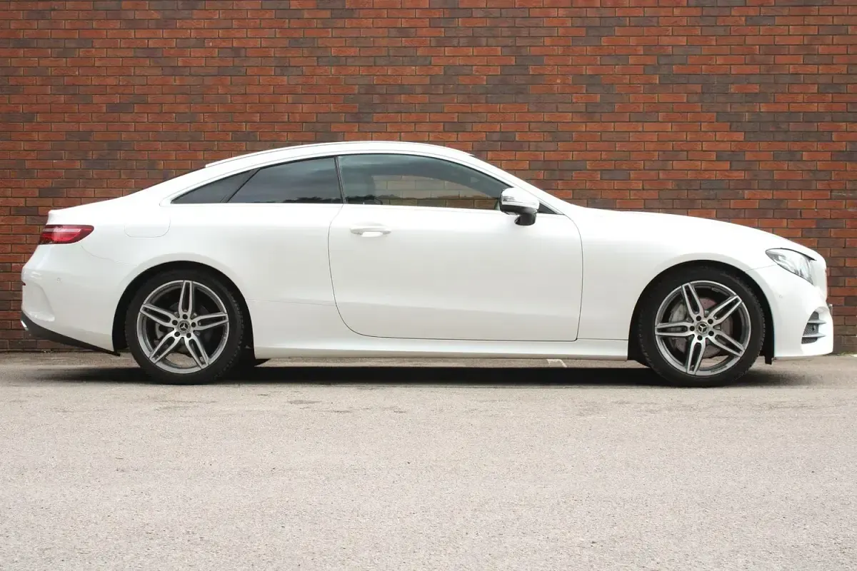 Used Mercedes E220 AMG line 194 HP (142 kW) 2017 White Coupe