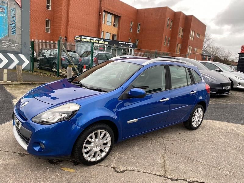 Blue Used 2011 Renault Clio GrandTour Dynamique Estate | £2,195 (Fair price) - Image 1/4