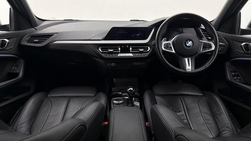 Usado BMW 120 M Sport 187 CV (137 kW) 2020 Gris Utilitario