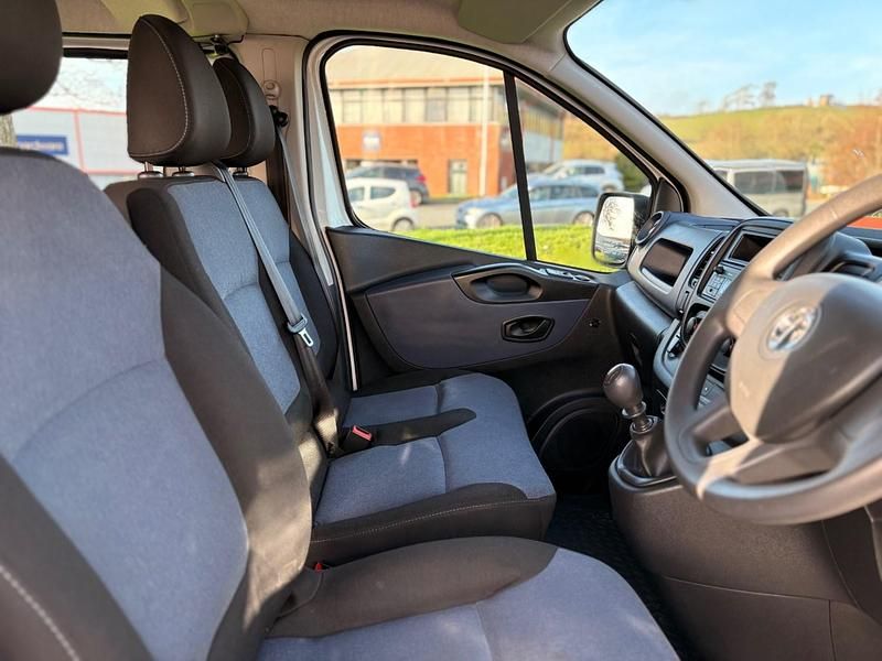 Used Vauxhall Vivaro 125 HP (91 kW) 2017 White