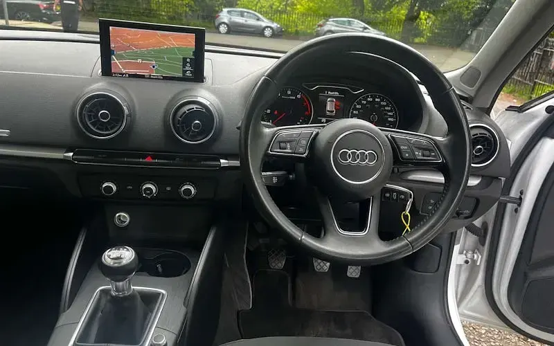 Used Audi A3 Sportback Advanced 150 HP (110 kW) 2018 White Hatchback