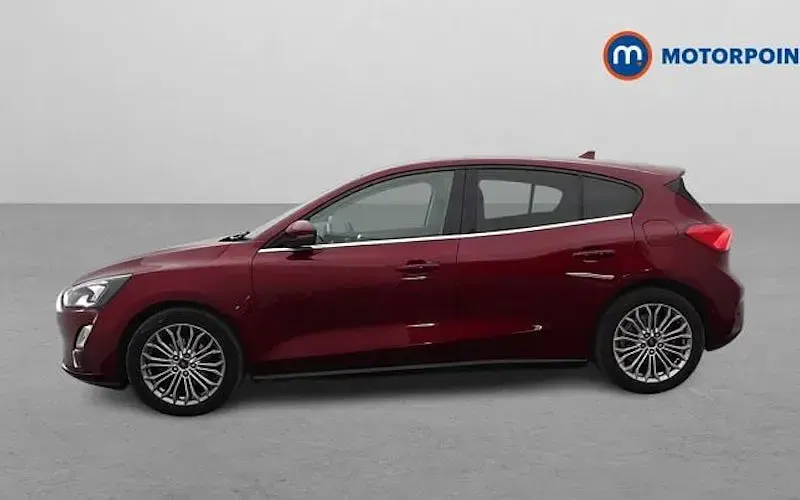 Begagnad Ford Focus Titanium X 150 HK (110 kW) 2020 Röd Halvkombi