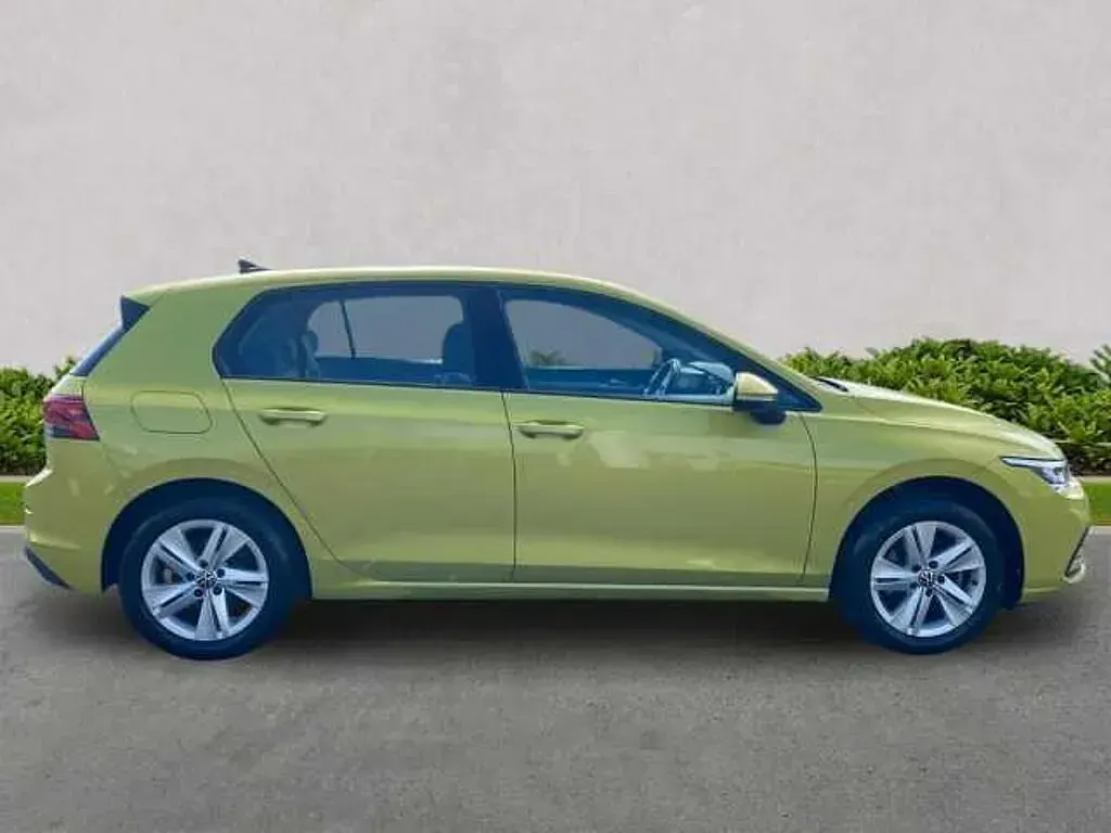 Used VW Golf VIII Life 130 HP (95 kW) 2022 Yellow Hatchback