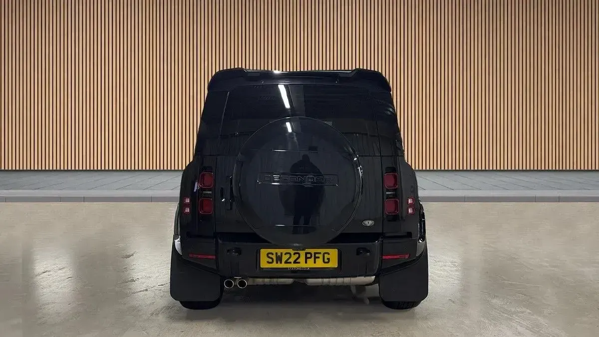 Used Land Rover Defender HSE Dynamic 250 HP (183 kW) 2022 Santorini black SUV