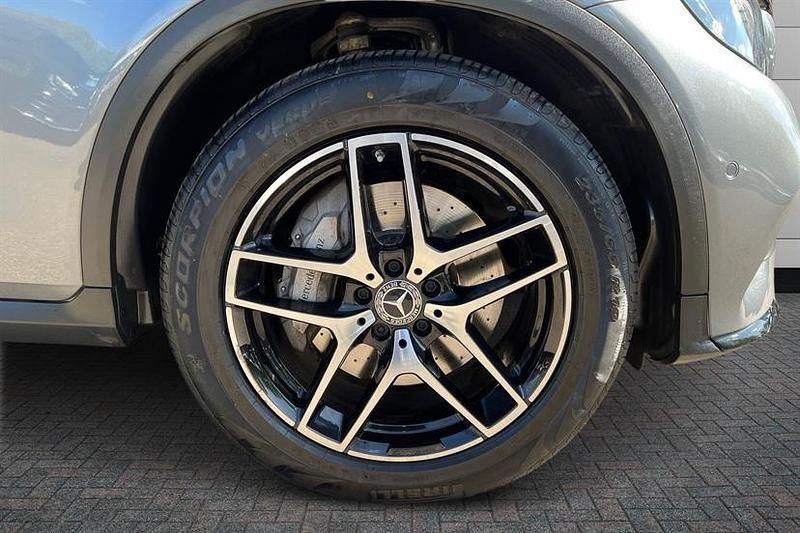 Used Mercedes GLC220 AMG 170 HP (125 kW) 2019 Selenite grey Estate