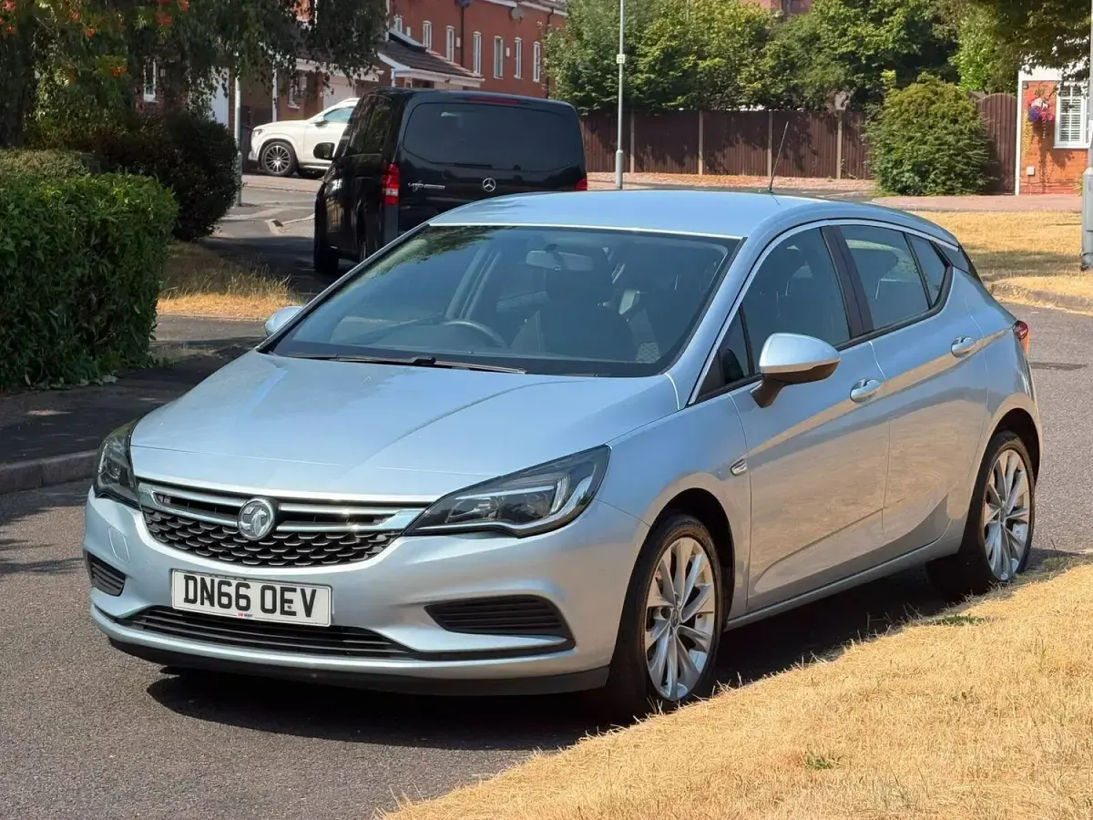 Used Vauxhall Astra Design Edition 2016 Silver Hatchback