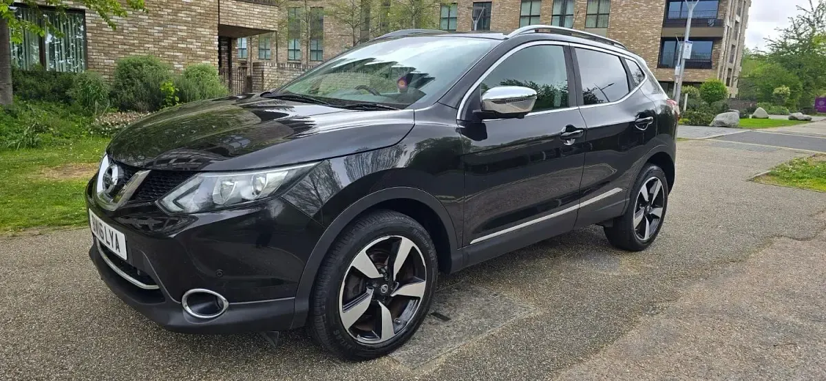 Used Nissan Qashqai N-Connecta 115 HP (84 kW) 2016 Black SUV