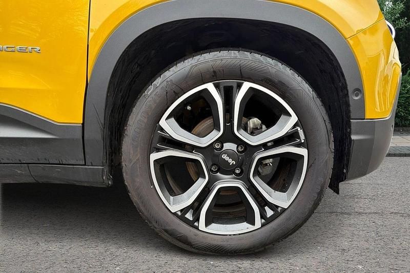 Used Jeep Avenger Summit 100 HP (73 kW) 2025 Yellow SUV