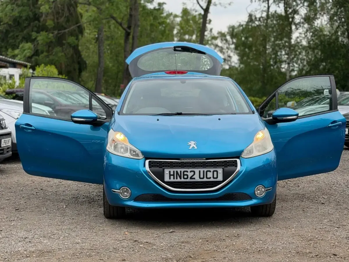 Second-hand Peugeot 208 Active 82 CP (60 kW) 2012 Albastru Hatchback