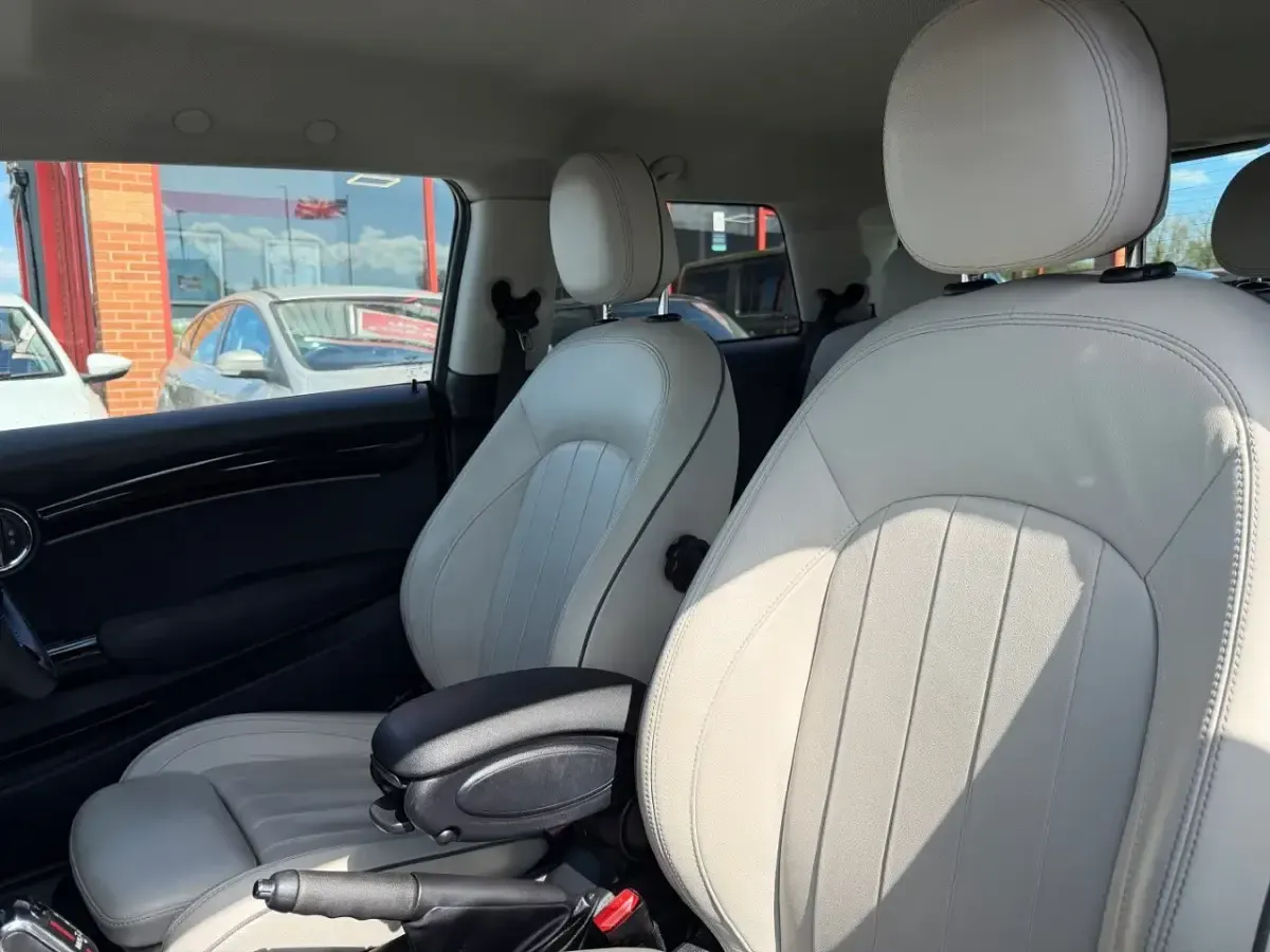 Used Mini Cooper S Exclusive 189 HP (139 kW) 2019 Blue Hatchback