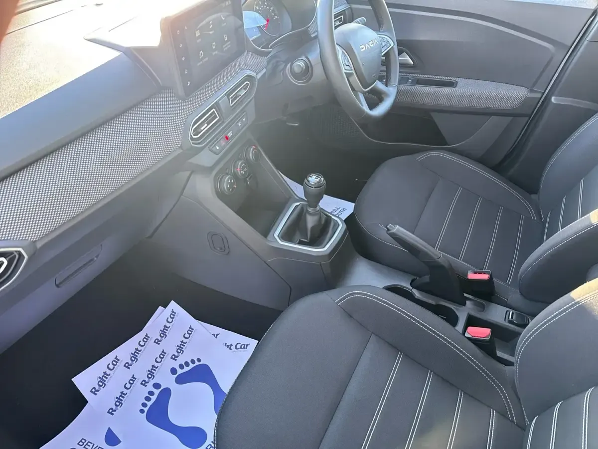 Usado Dacia Sandero Expression 100 HP (73 kW) 2023 Cinzento Citadino