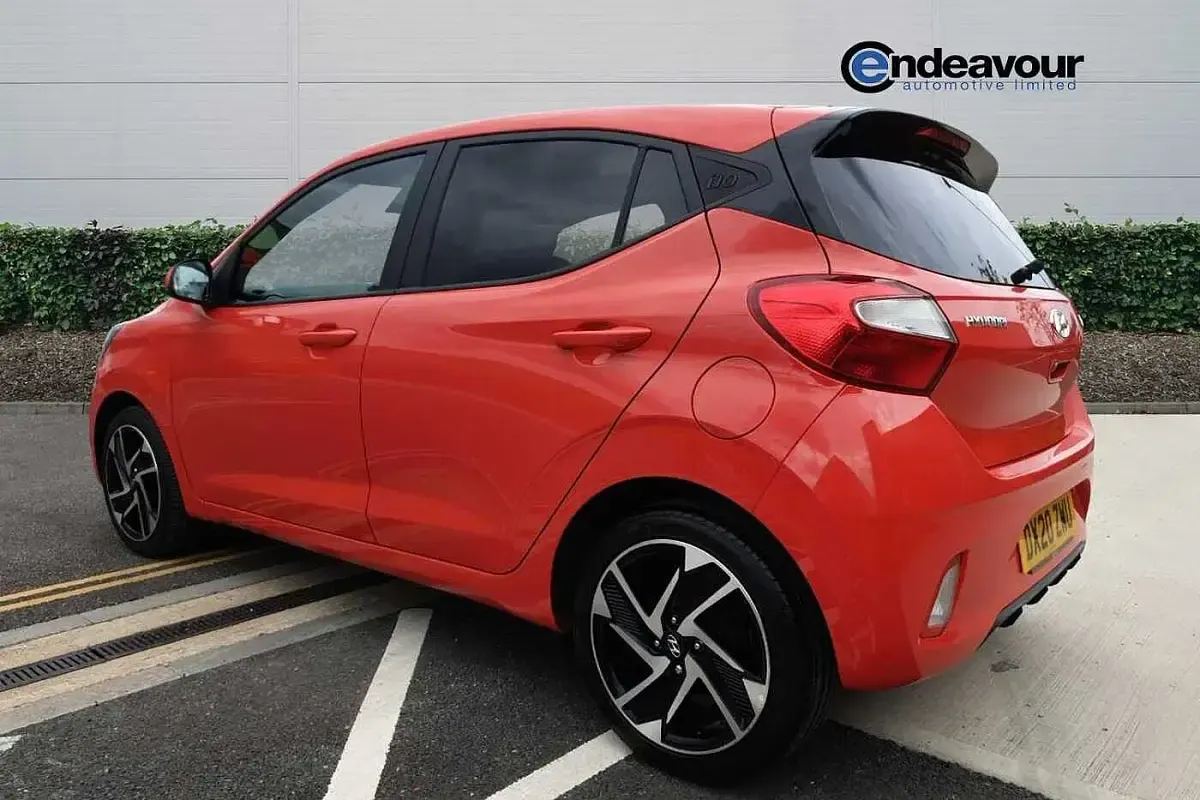 Used Hyundai i10 Premium 84 HP (61 kW) 2020 Red Hatchback