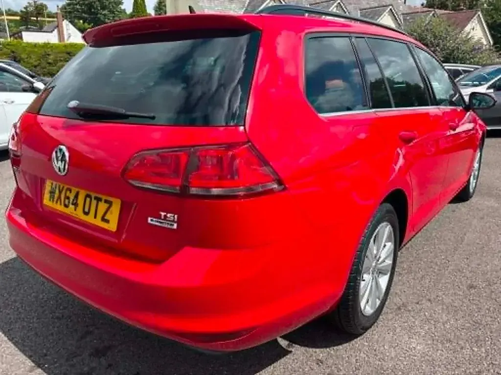 Used VW Golf VII 105 HP (77 kW) 2015 Red Estate