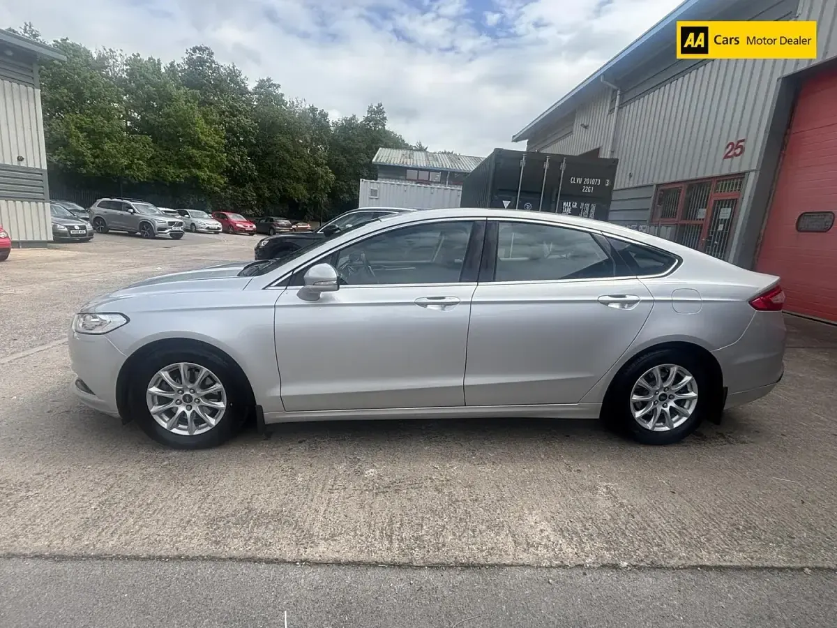 Used Ford Mondeo Titanium 150 HP (110 kW) 2016 Silver Hatchback