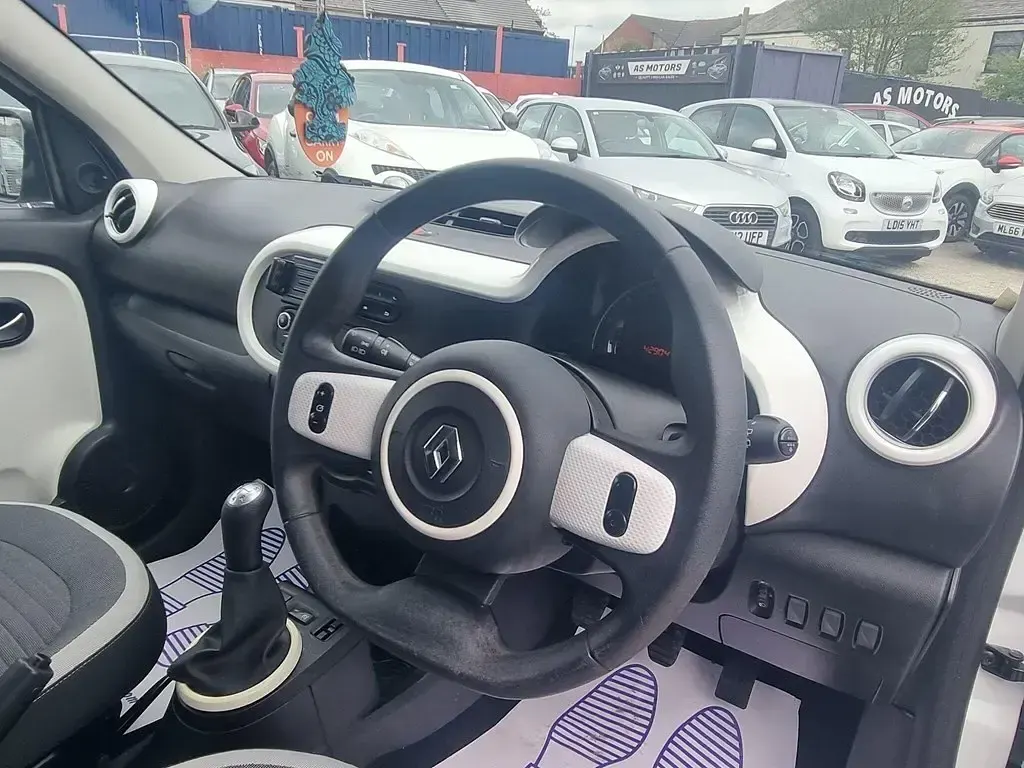 Usado Renault Twingo Play 70 HP (51 kW) 2016 Branco Citadino