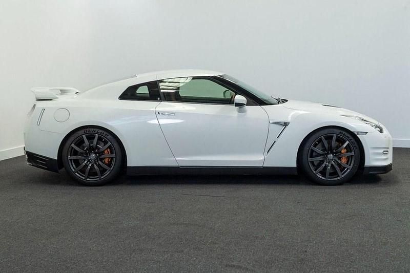 Used Nissan GT-R Recaro 550 HP (404 kW) 2016 White Coupe