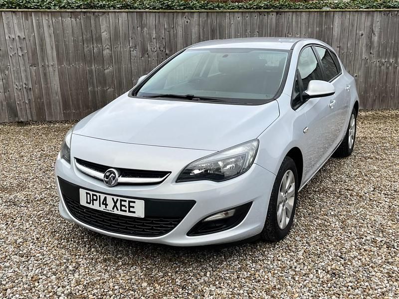 Used Vauxhall Astra Design Edition 115 HP (84 kW) 2014 Grey Hatchback