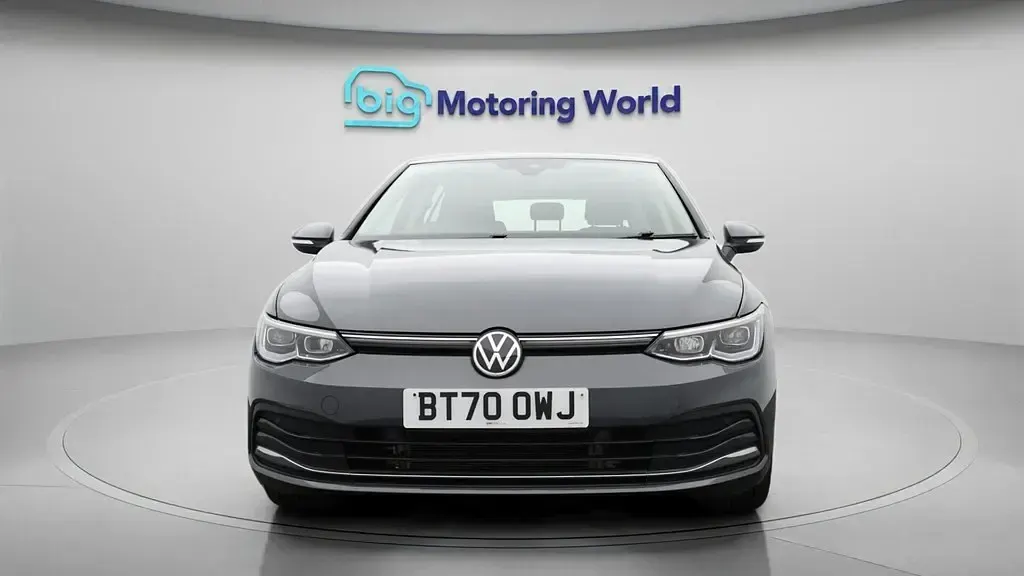 Begagnad VW Golf VIII Style 150 HK (110 kW) 2020 Grå Halvkombi