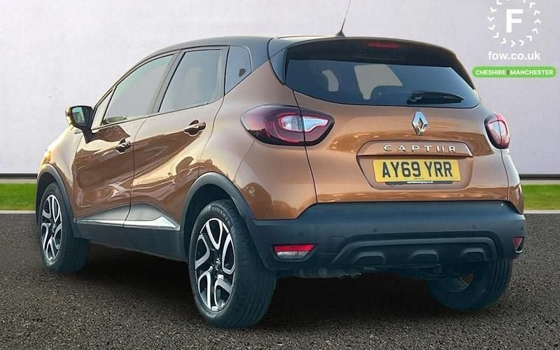 Used Renault Captur Iconic 131 HP (96 kW) 2019 Orange/black SUV