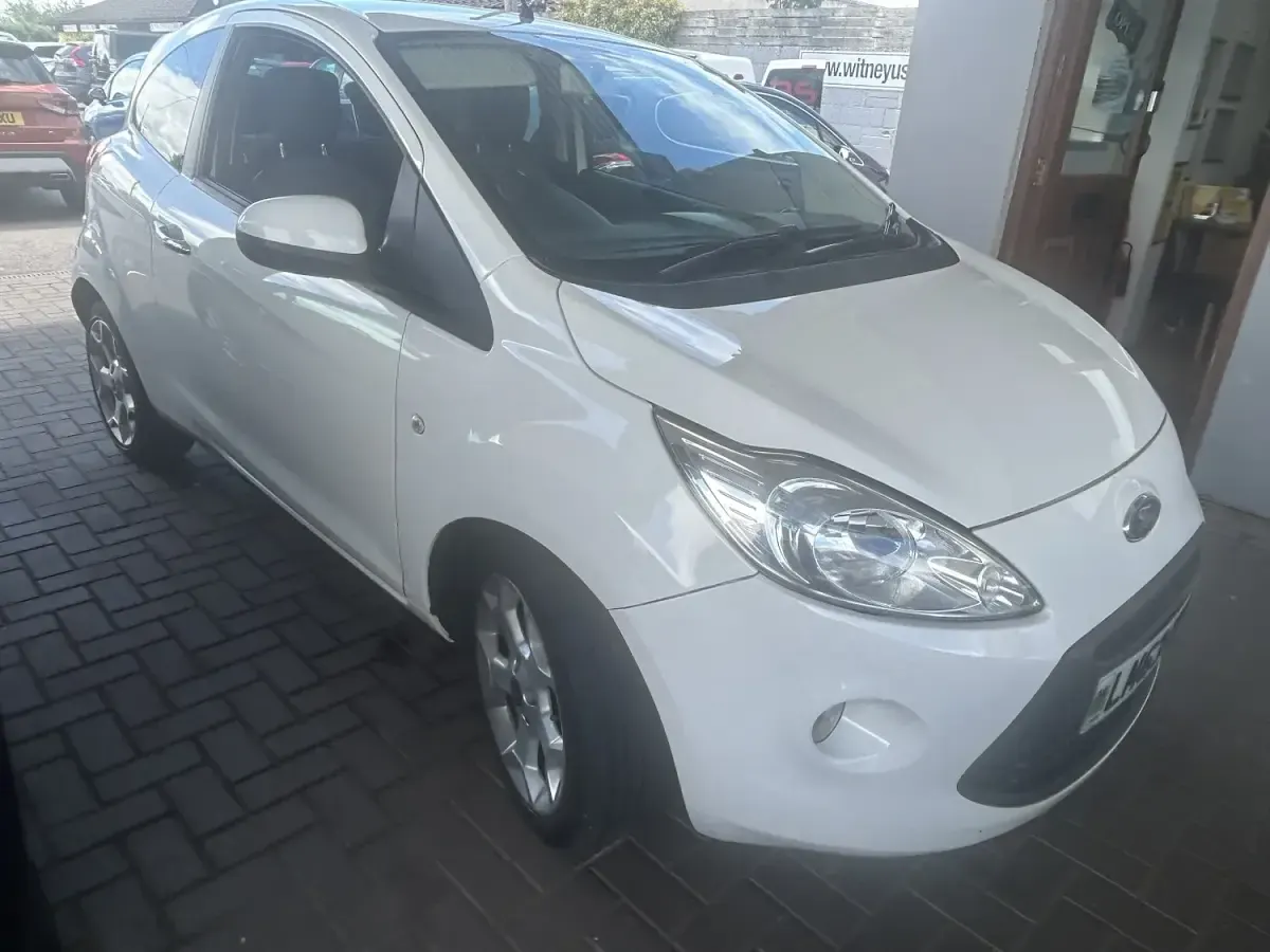 Used Ford Ka Titanium 69 HP (50 kW) 2013 White Hatchback