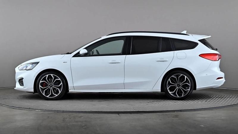 Used Ford Focus ST-Line X 120 HP (88 kW) 2019 White Estate