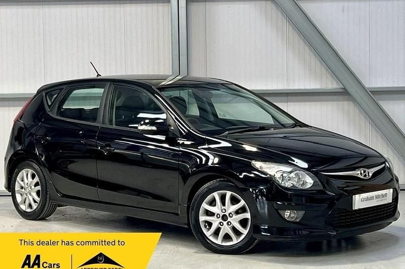 Black Used 2011 Hyundai i30 Comfort Hatchback | £2,495 (Fair price) - Image 1/1