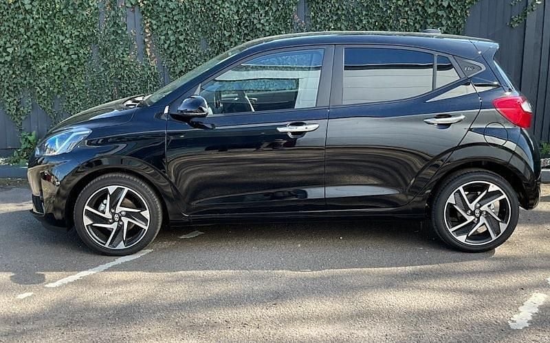 New Hyundai i10 Premium 79 HP (58 kW) 2025 Phantom black Hatchback