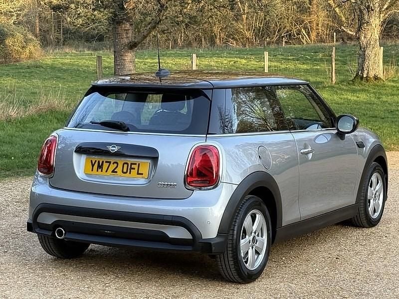 Begagnad Mini Cooper Classic 2023 Silver Halvkombi