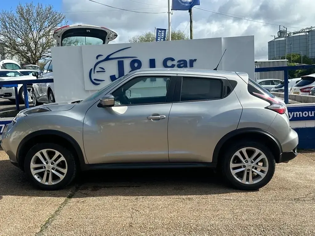 Usado Nissan Juke N-Connecta 110 CV (80 kW) 2018 Plateado SUV