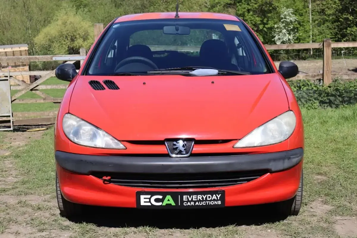 Used Peugeot 206 60 HP (44 kW) 2000 Red Hatchback
