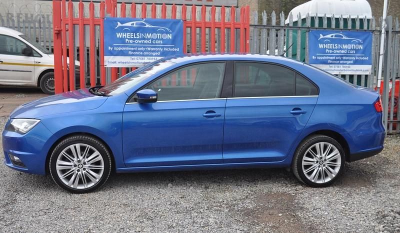 Used Seat Toledo XCELLENCE 110 HP (80 kW) 2017 Blue Hatchback