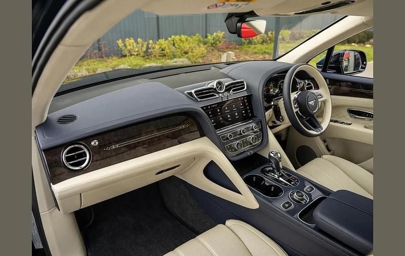 Used Bentley Bentayga 542 HP (398 kW) 2025 Blue SUV