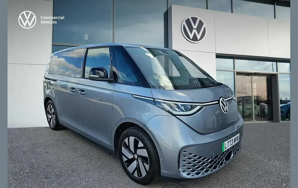 Usado VW ID. Buzz Pro 147 kW (200 HP) 2023 Prateado Monovolume