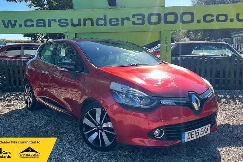 Red Used 2015 Renault Clio IV Dynamique Hatchback | £5,525 (Good price) - Image 1/1