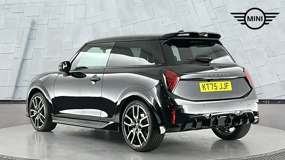 Used Mini Cooper Hatch 113 kW (154 HP) 2026 Black Hatchback
