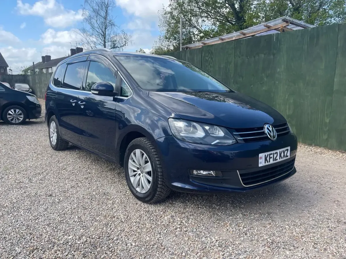 Usado VW Sharan 150 HP (110 kW) 2025 Azul Monovolume
