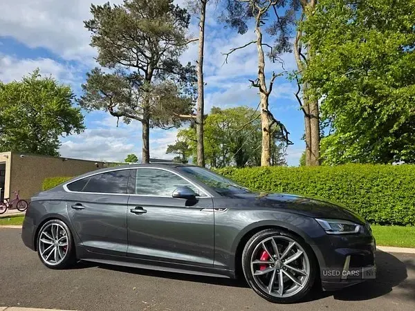 Usado Audi A5 Comfort 2018 Cinzento Coupé