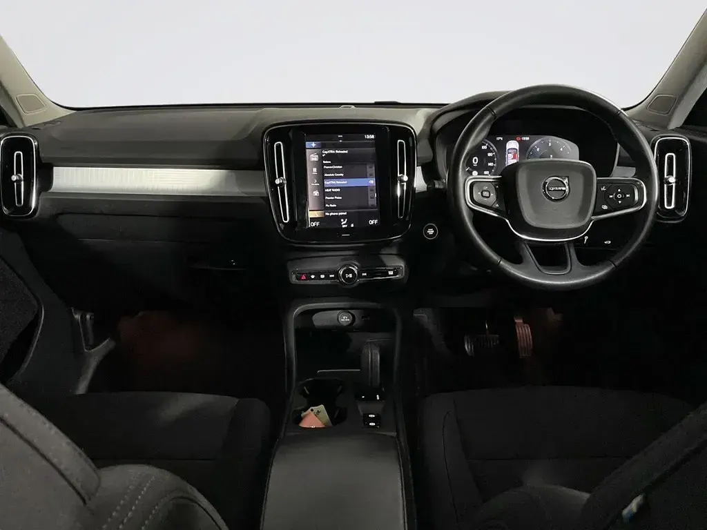 Usado Volvo XC40 Momentum 150 CV (110 kW) 2020 Negro SUV