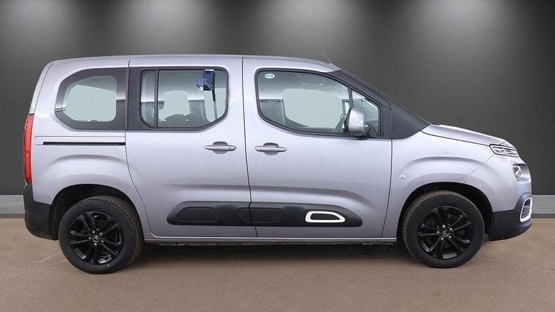 Usado Citroën Berlingo Flair 130 HP (95 kW) 2020 Cinzento Monovolume