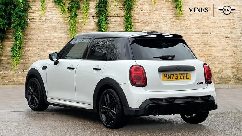 Usado Mini Cooper Hatch 134 HP (98 kW) 2024 Branco Citadino