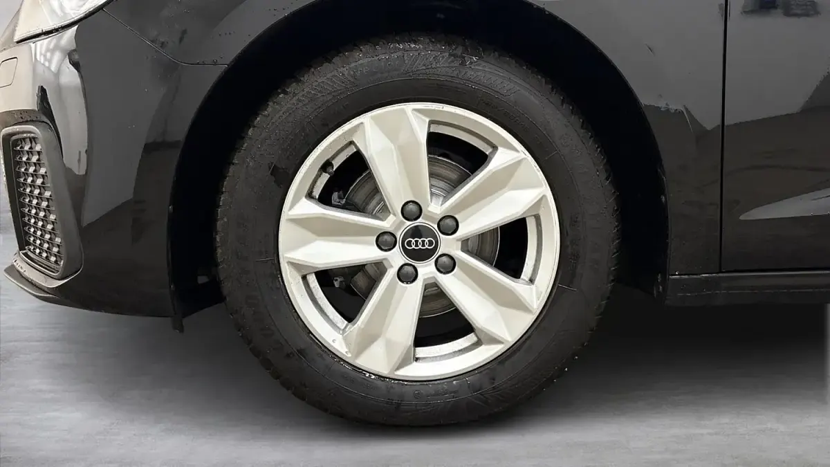Używany Audi A1 Business 95 KM (69 kW) 2023 Czarny SUV