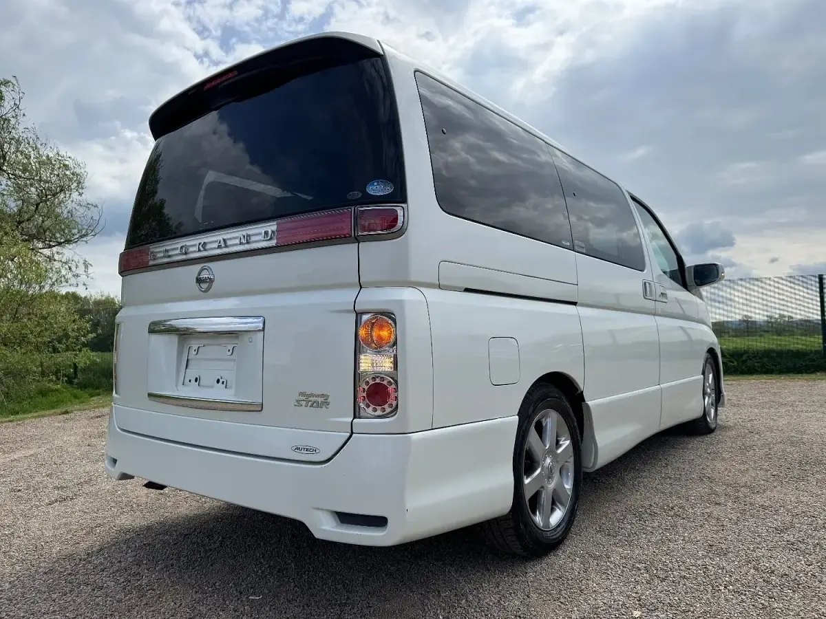 Used Nissan Elgrand 2006 White MPV