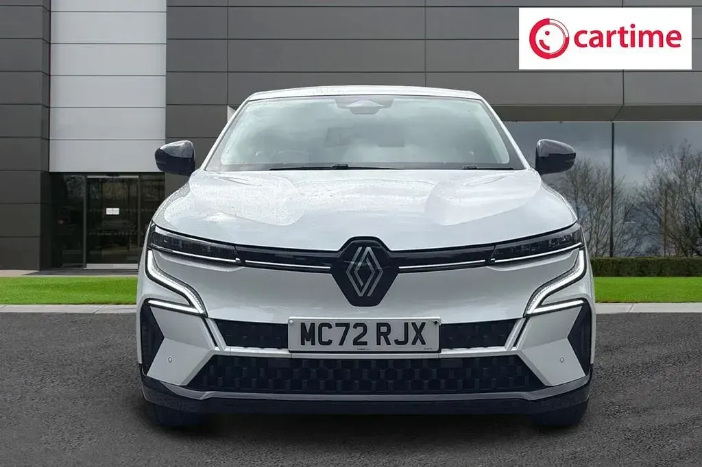 Used Renault Megane E-Tech Equilibre 160 kW (218 HP) 2023 White Hatchback