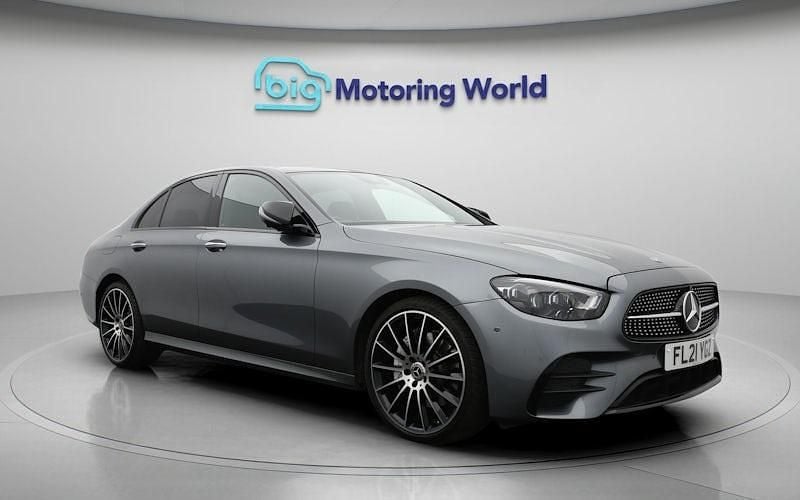 Begagnad Mercedes E220 AMG line 194 HK (142 kW) 2021 Grå Sedan