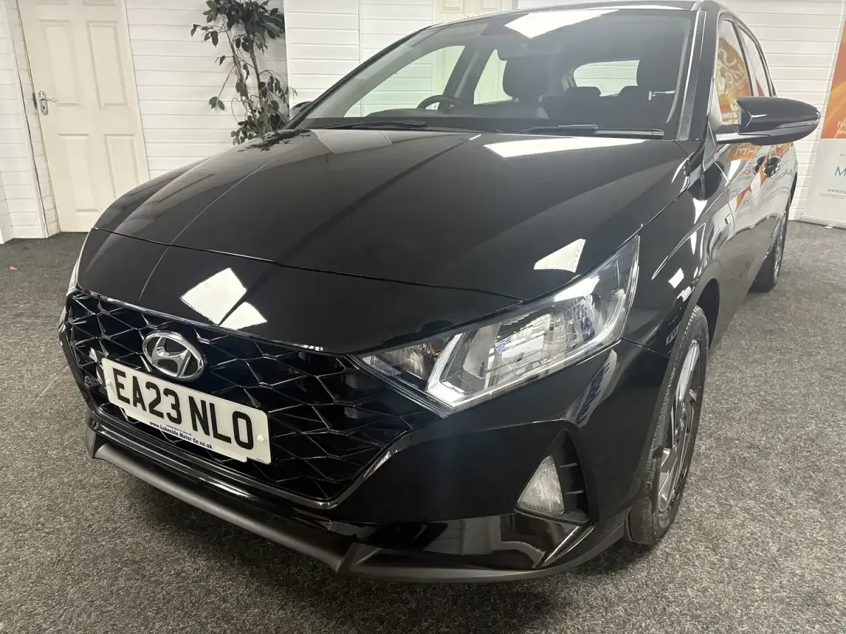 Used Hyundai i20 SE 100 HP (73 kW) 2023 Black Hatchback
