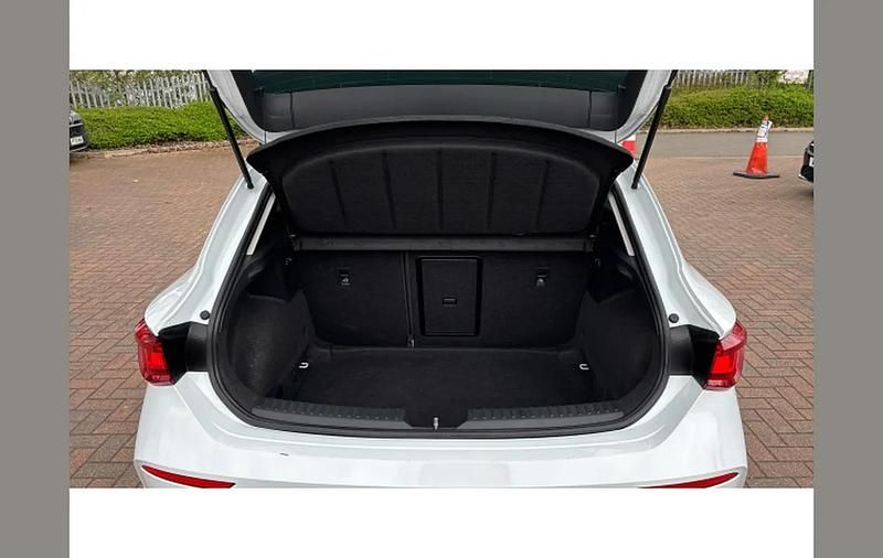 Used Cupra Leon 150 HP (110 kW) 2023 White Hatchback