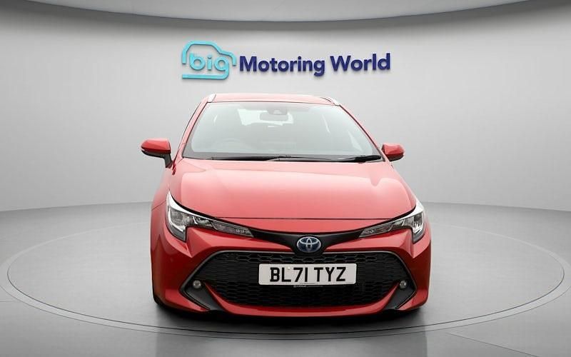 Used Toyota Corolla 122 HP (89 kW) 2022 Red Estate
