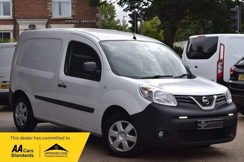 White Used 2020 Nissan NV250 Acenta Van | £6,995 (A bit pricey) - Image 1/4